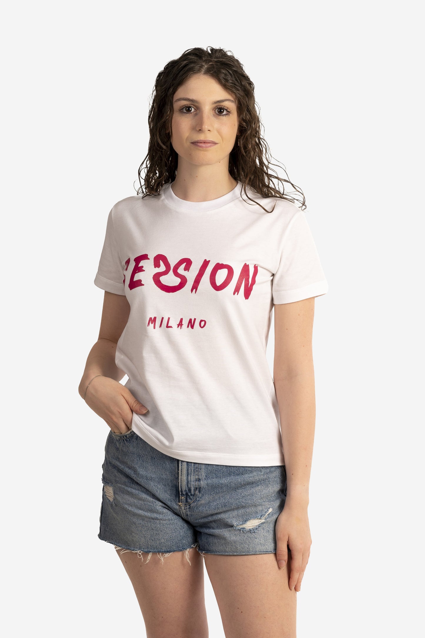 T-shirt bianca con logo pennellato fucsia