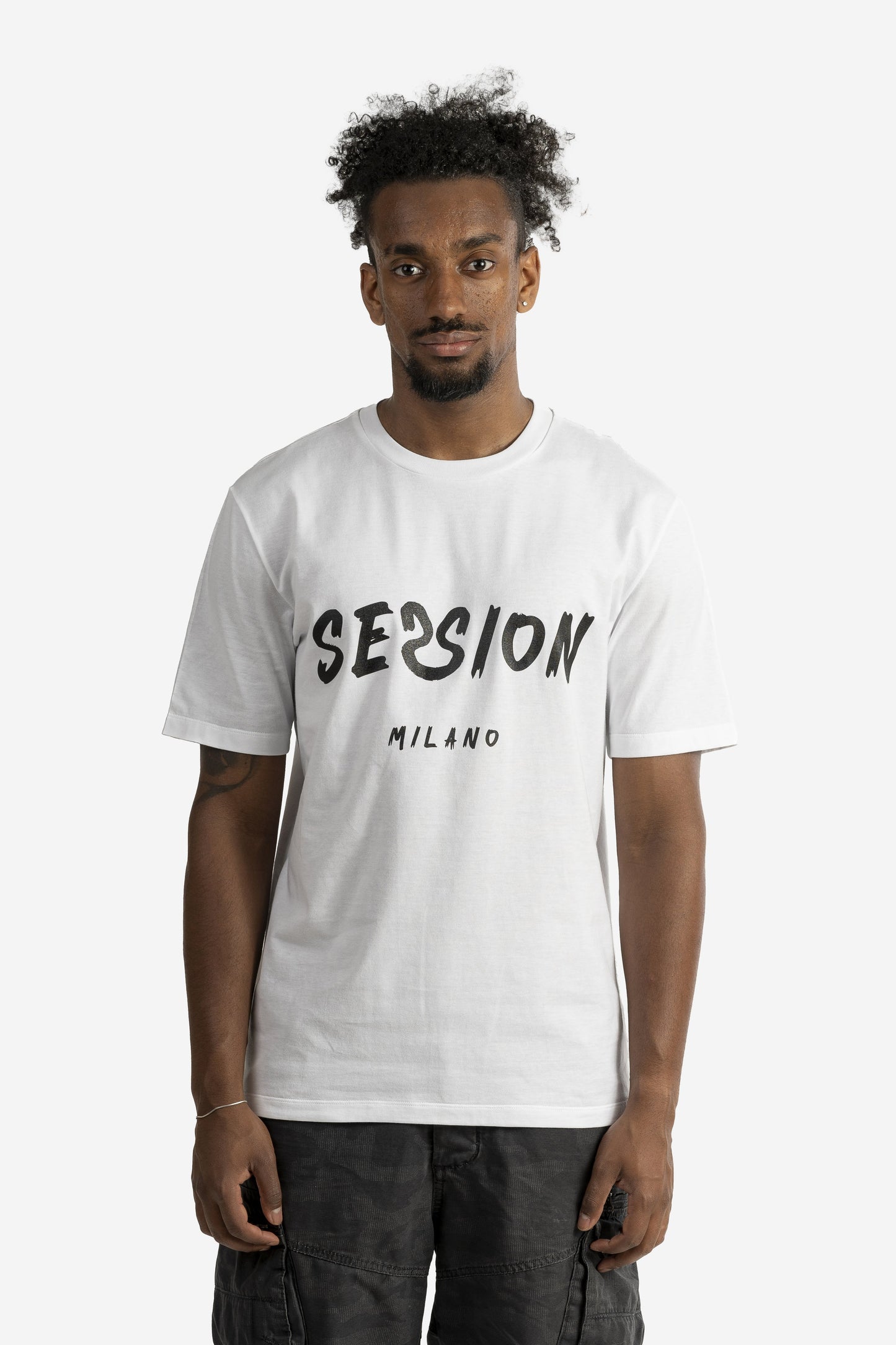 T-shirt con logo pennellato