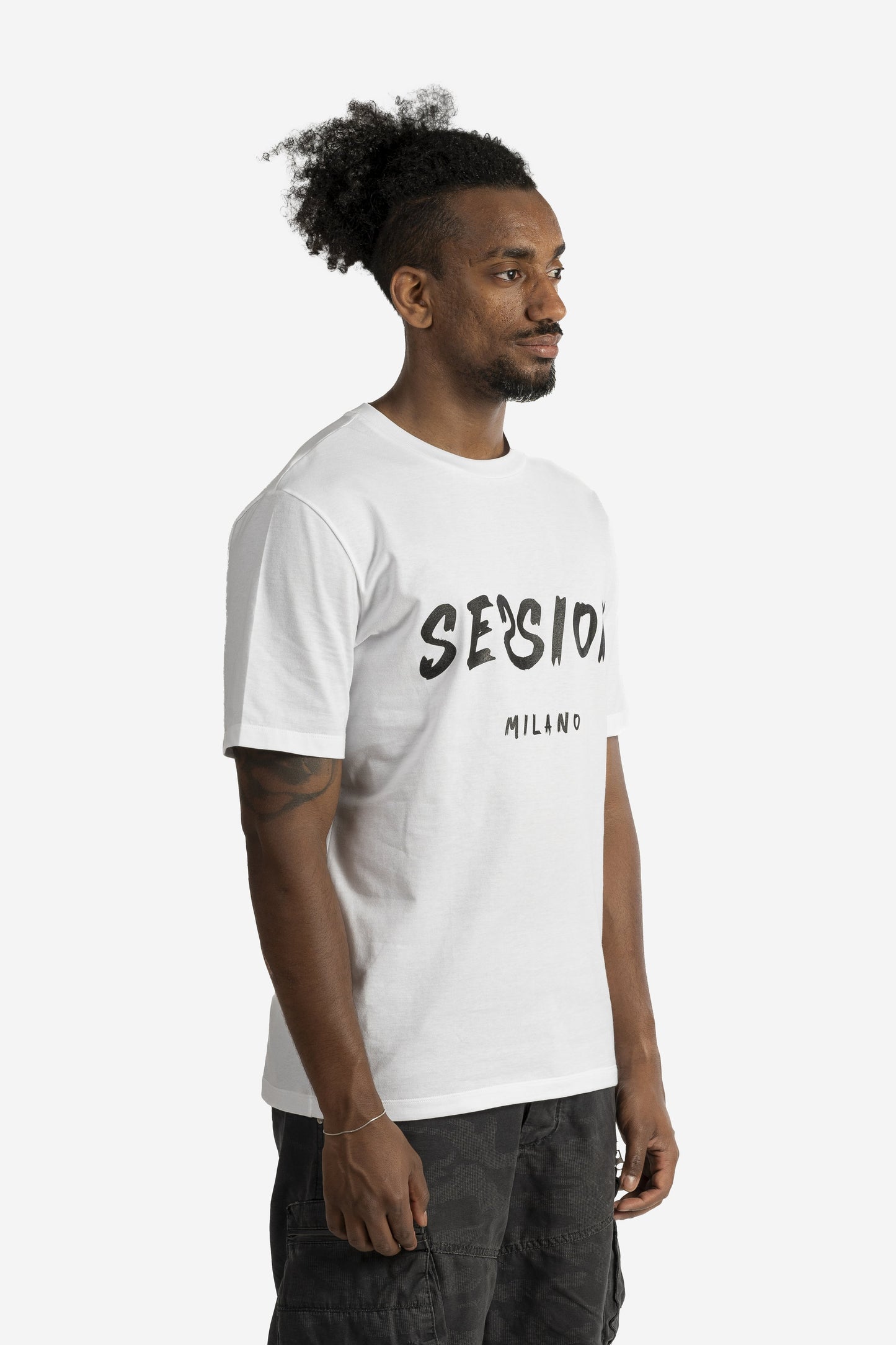 T-shirt con logo pennellato