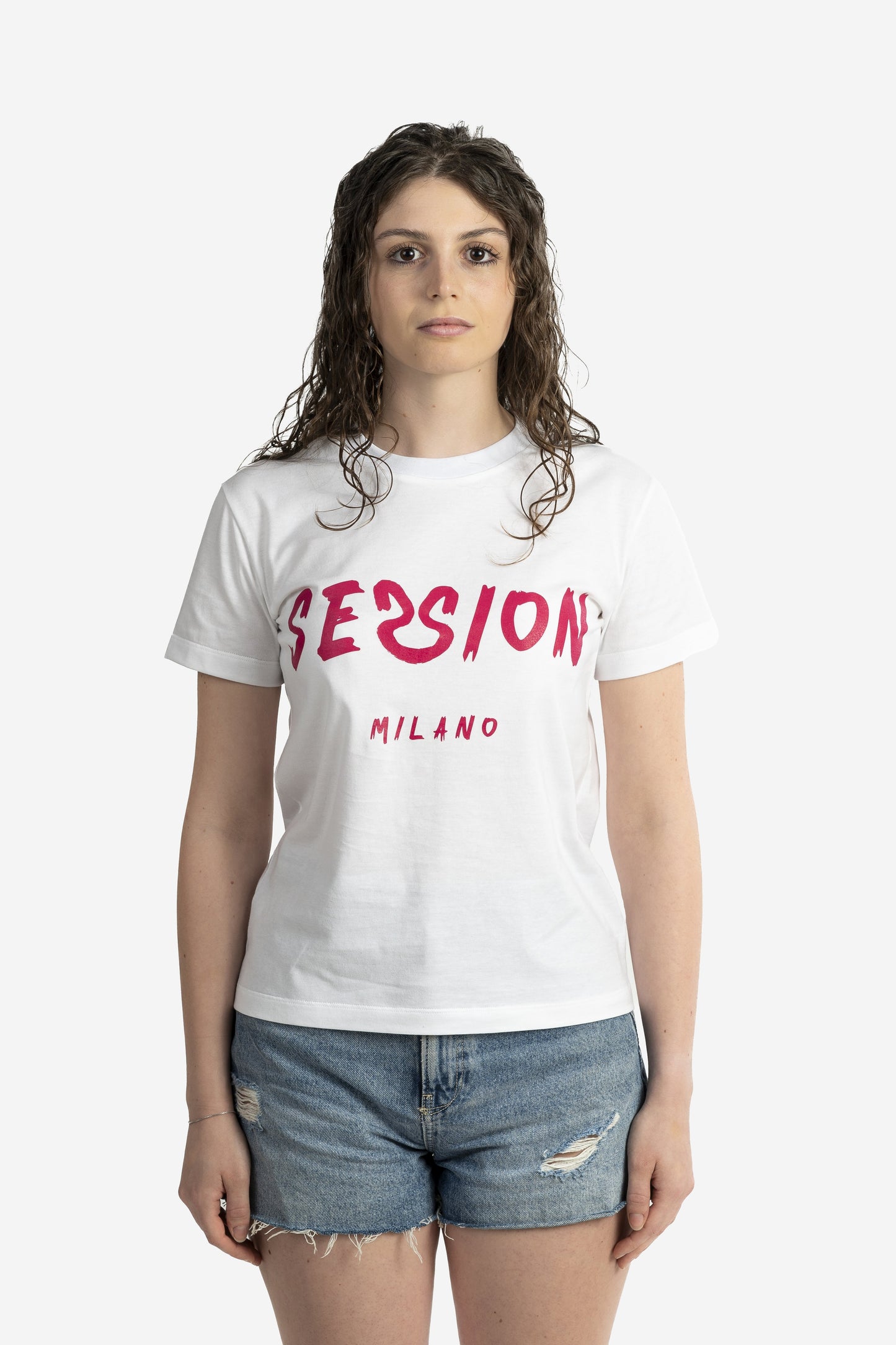 T-shirt bianca con logo pennellato fucsia