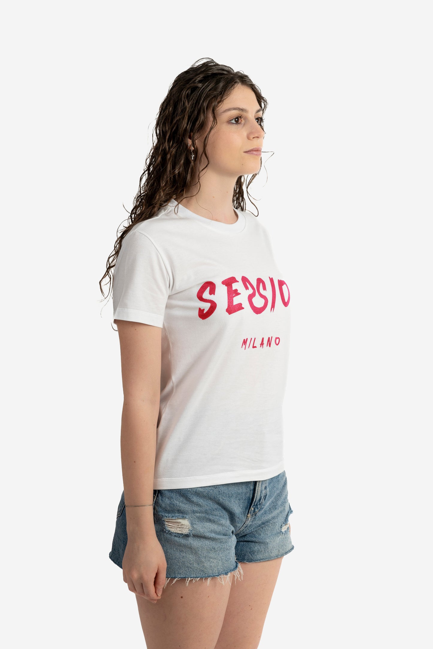 T-shirt bianca con logo pennellato fucsia