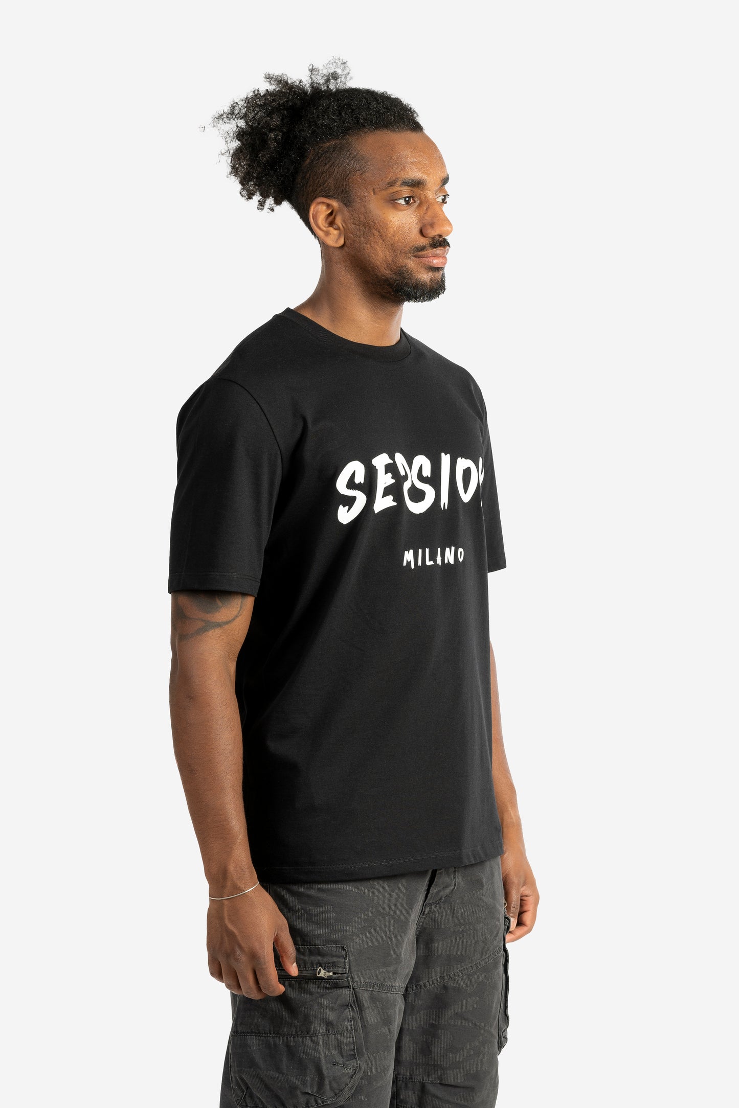 T-shirt con logo pennellato